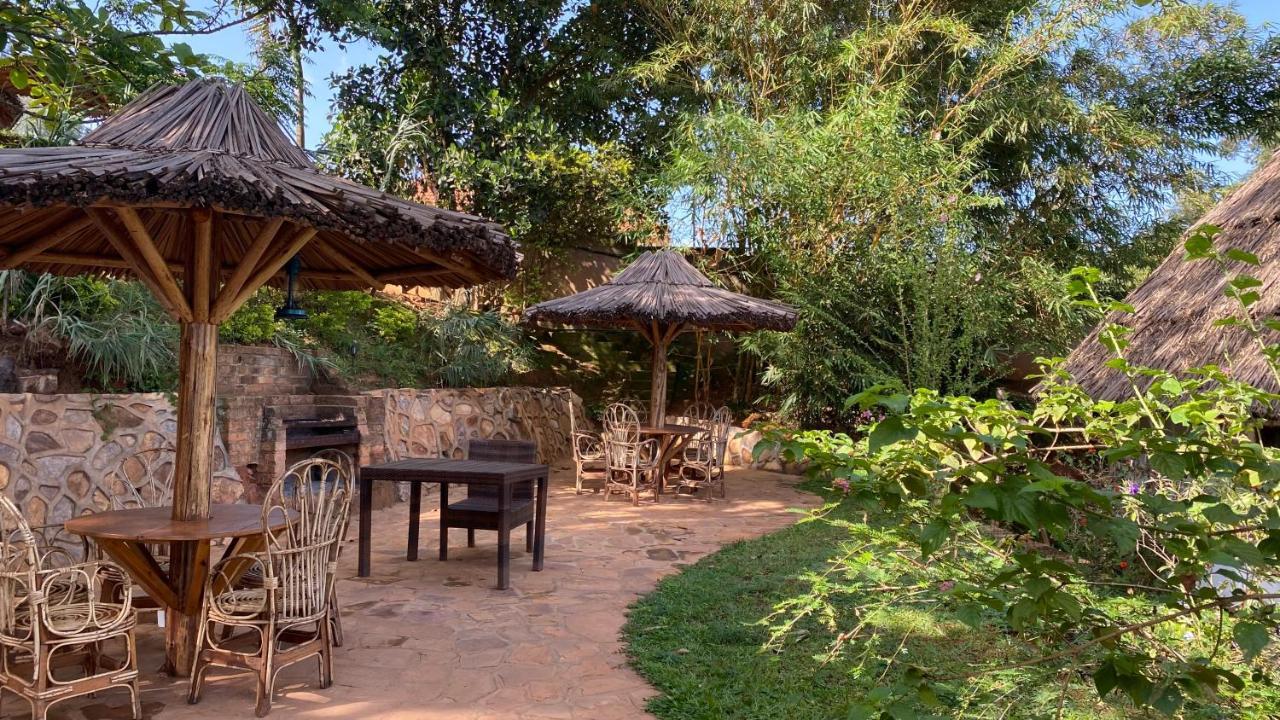 Banda Lodge Masaka Esterno foto