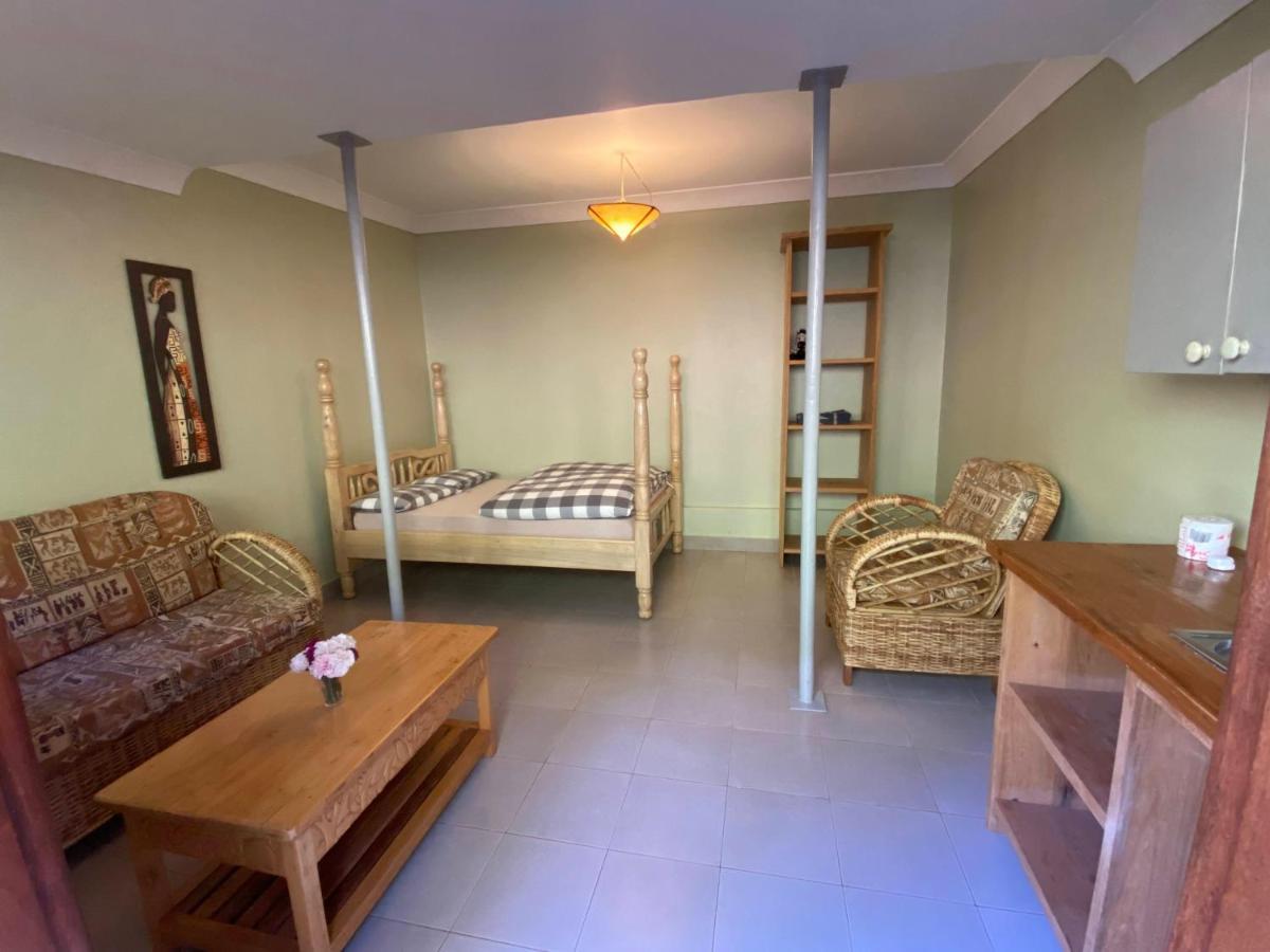 Banda Lodge Masaka Esterno foto