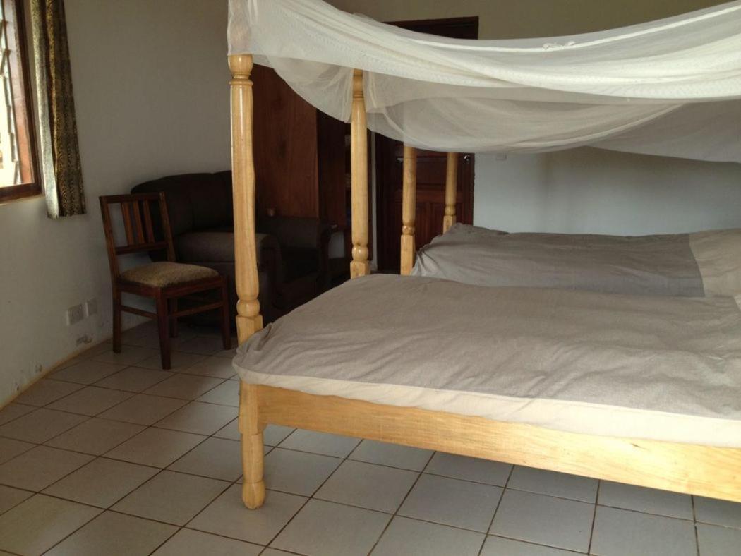 Banda Lodge Masaka Esterno foto