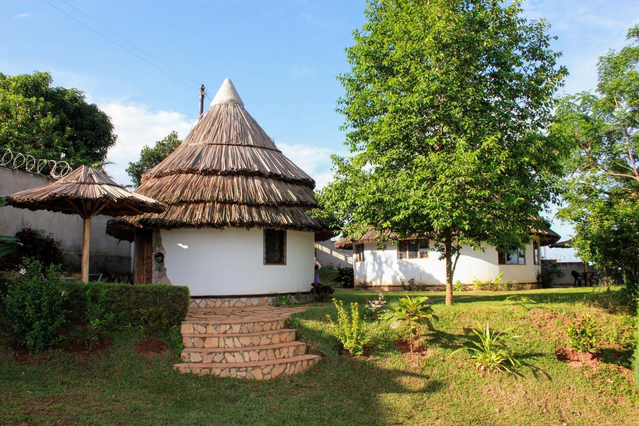 Banda Lodge Masaka Esterno foto