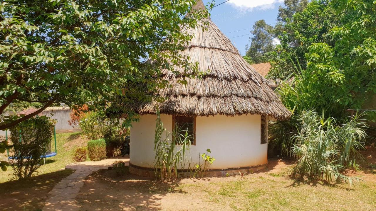 Banda Lodge Masaka Esterno foto