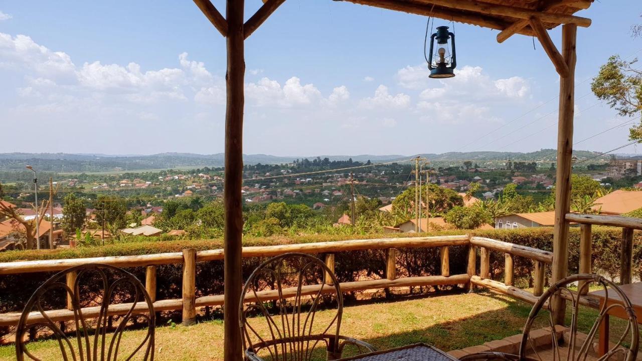 Banda Lodge Masaka Esterno foto