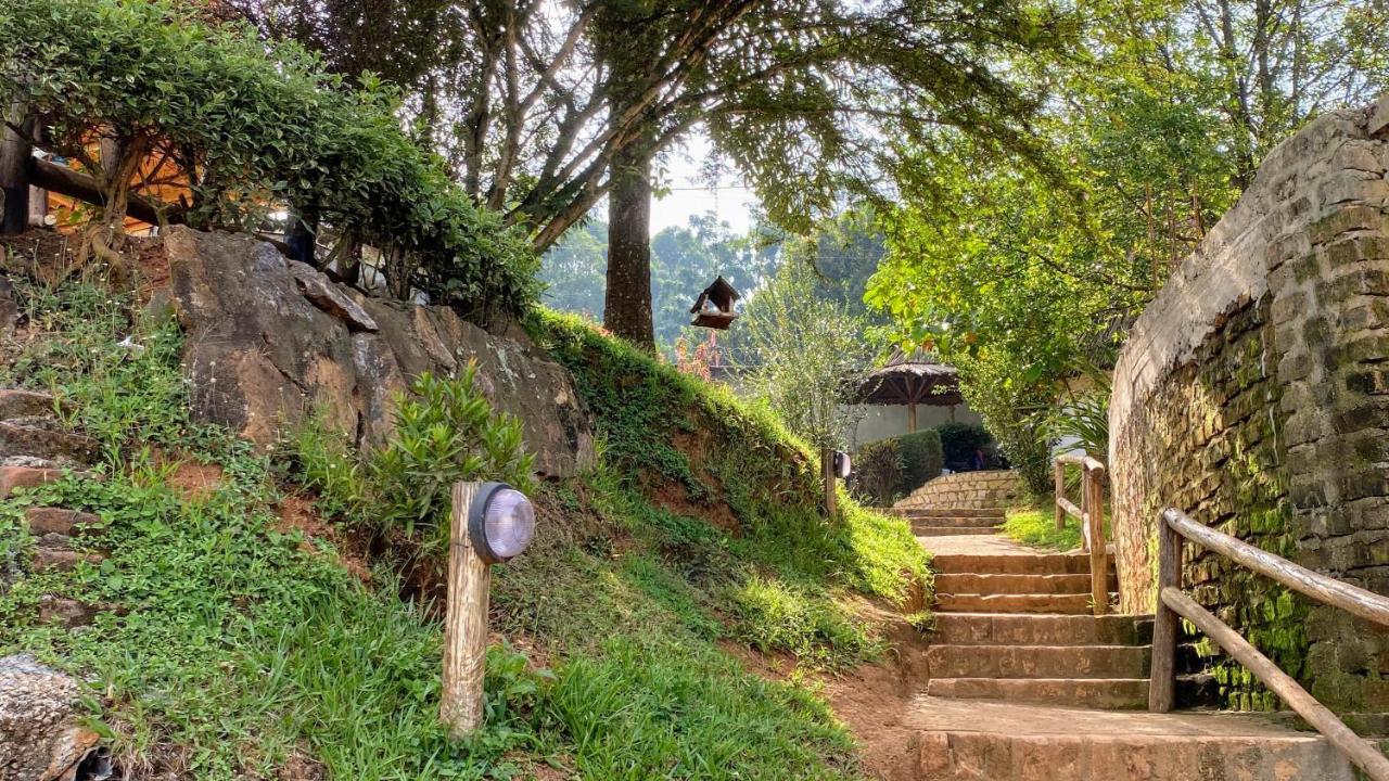Banda Lodge Masaka Esterno foto